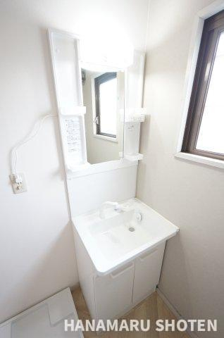 レジデンス貝塚2号館の独立洗面台|物件、駅でお待ち合わせでのご案内歓迎！