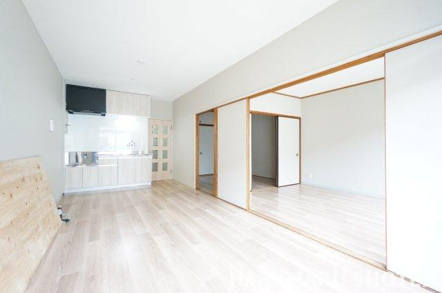 レジデンス貝塚2号館の居間・リビング|物件、駅でお待ち合わせでのご案内歓迎！