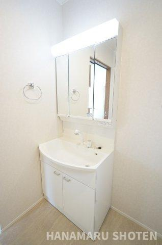 ネクスト松が丘の独立洗面台|物件、駅でお待ち合わせでのご案内歓迎！