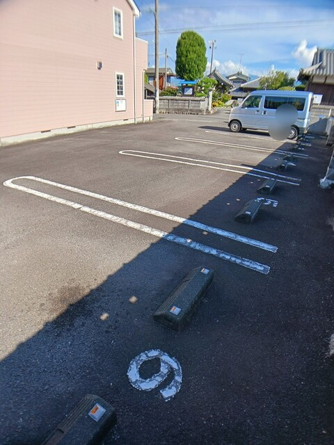 カリーノ　パラッツオの駐車場