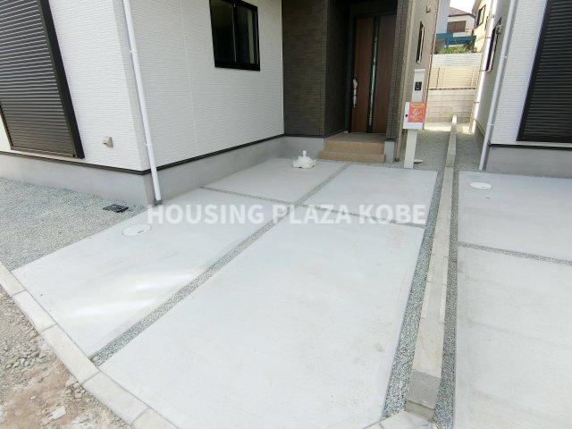 須磨本町1期1号棟の駐車場