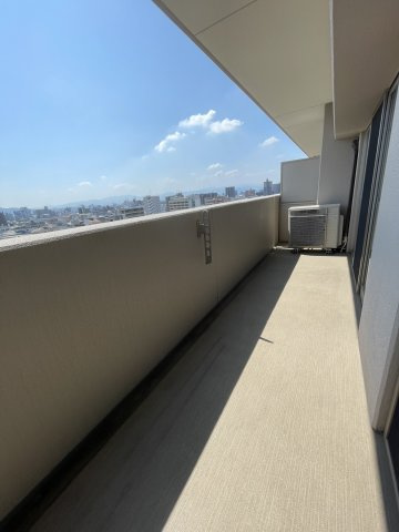 アルファライフ瓦町駅東のバルコニー