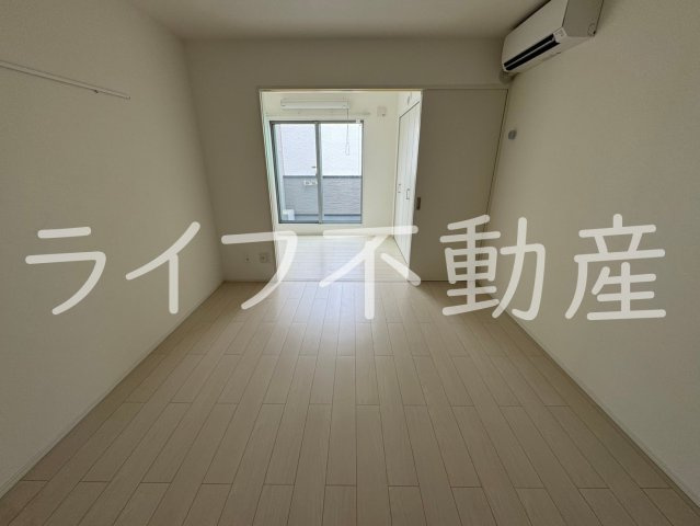 グラスハウスの内装|明るい色調の室内です