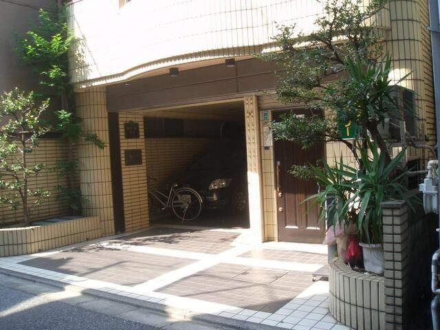 ロワール浅草の外観