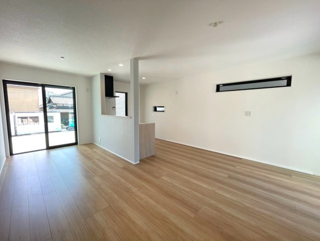 ◆全室２面採光で陽当たり良好◆天井収納付き３ＬＤＫ◆駐車２台可能◆山科区川田御興塚町の居間・リビング|リビング