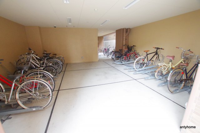 プレサンス大阪城公園ファーストシート　仲介手数料無料の駐車場