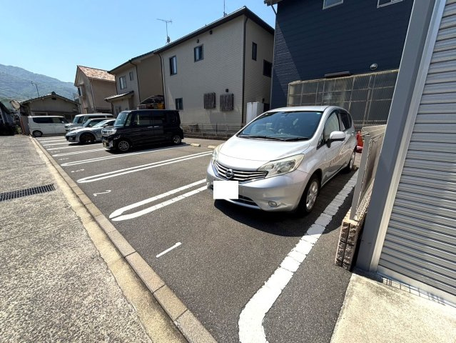 プレミール蟹原の駐車場