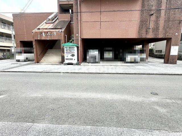 パインリーフ高知の駐車場|駐車場があるので、車を買う予定の方も安心です