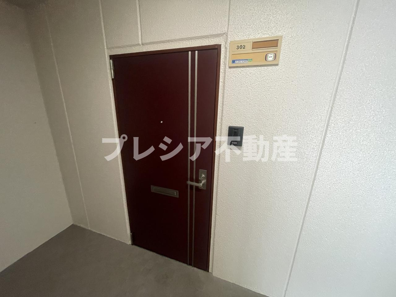 柳生マンションの玄関