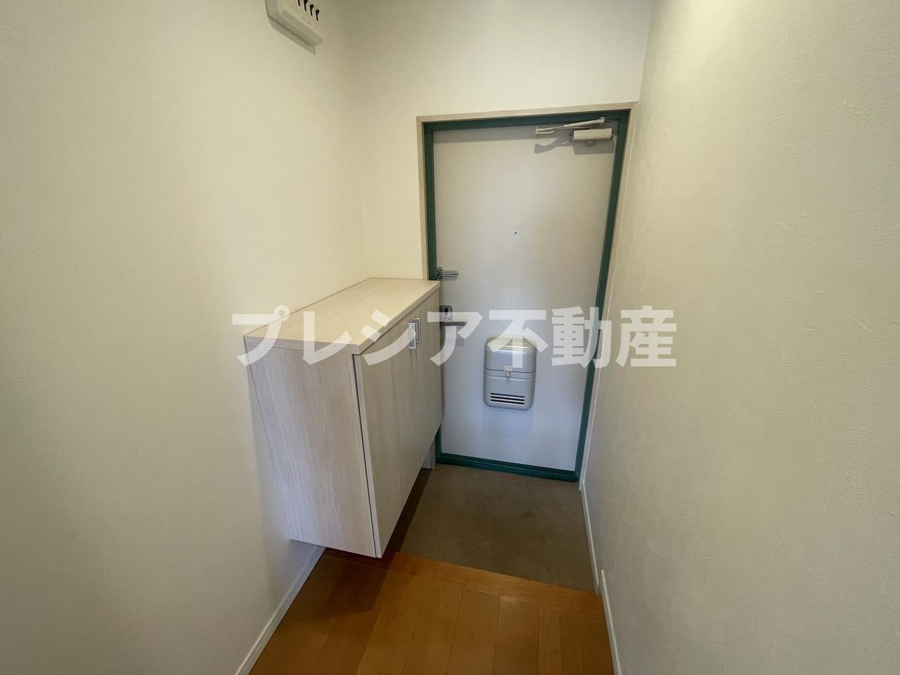 柳生マンションの玄関