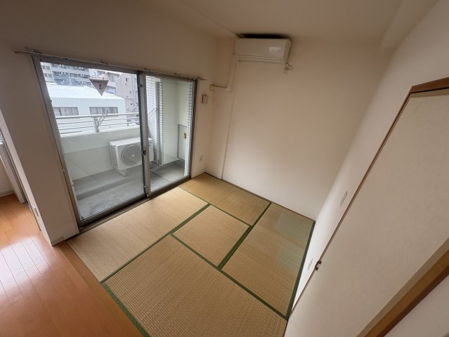 ロハス江坂の和室