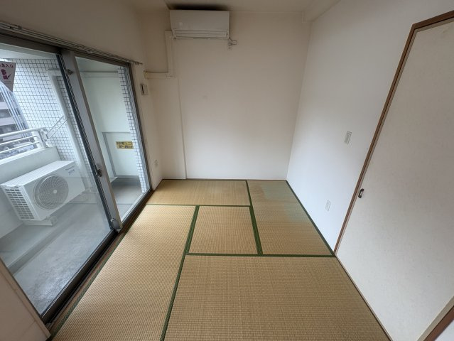 ロハス江坂の和室