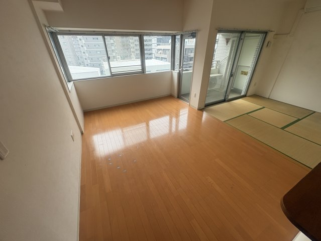 ロハス江坂の居間・リビング