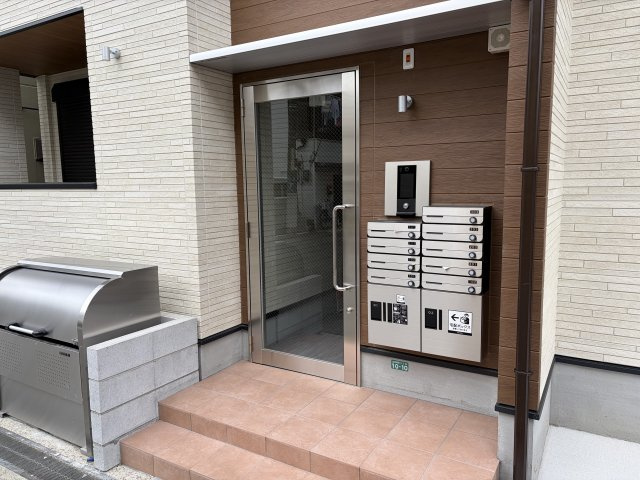 ステラ豊中庄内のエントランス