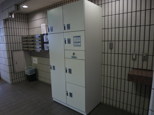 ベルノス３４のその他共用部分|不在時でも便利な宅配ボックス完備です♪
