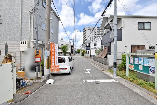 テラシエ長洲東通2丁目新築一戸建て│4LDK+駐車１台可の前面道路含む現地写真|前面道路は北側5.9ｍ、東側公道5.5ｍです。
