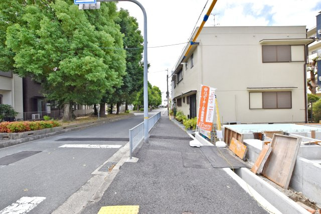 テラシエ長洲東通2丁目新築一戸建て│4LDK+駐車１台可の前面道路含む現地写真|前面道路は北側5.9ｍ、東側公道5.5ｍです。