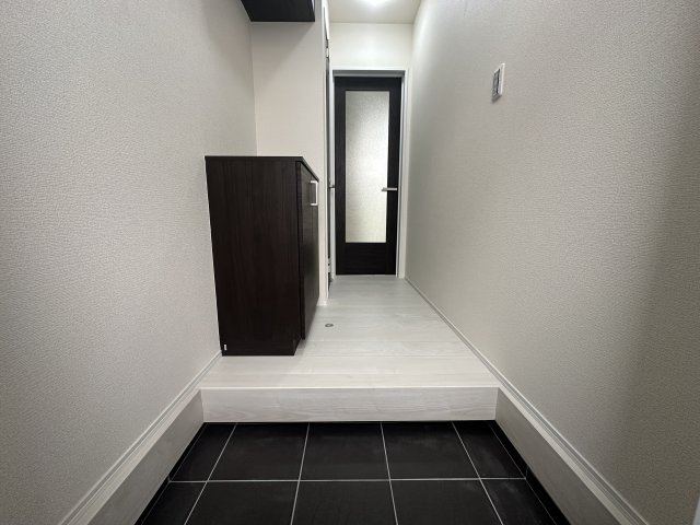 リーブルファイン鳴尾の玄関|収納もある玄関です