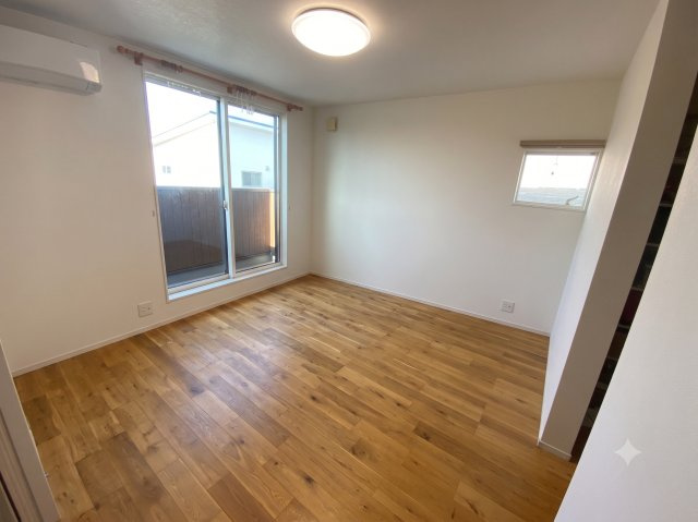 【洋室】 | 合志市須屋 | ※画像は居住中の室内写真から家具・家電等を消去加工したものです。
