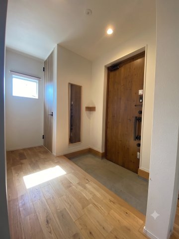 【玄関】 | 合志市須屋 | ※画像は居住中の室内写真から家具・家電等を消去加工したものです。