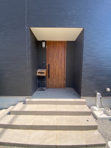 【玄関】 | 合志市須屋 | ※画像は居住中の室内写真から家具・家電等を消去加工したものです。