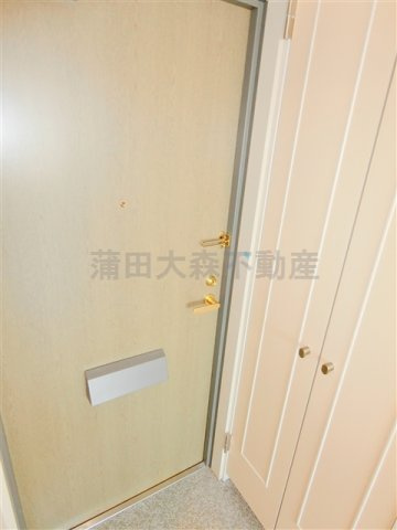 パインコート梅屋敷の玄関
