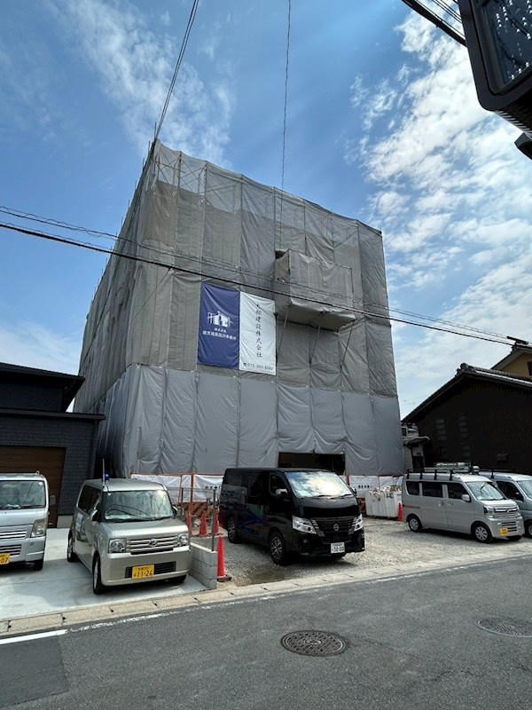 ARCA桂川の外観|桂川駅徒歩9分。2026年築のオートロック完備RC造外観。