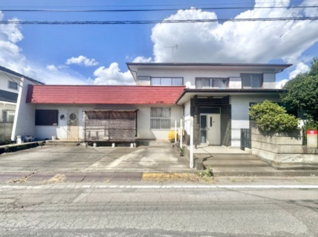 【中古戸建】邑楽郡大泉町坂田の外観|■外観｜生活がワンフロアで完結する平屋は、家族と顔を合わせる機会が増えるため、お互いの様子がよくわかるようになります。