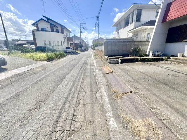 【中古戸建】邑楽郡大泉町坂田の外観|■外観｜周囲の見渡しが良いので、車の安全確認もばっちり！