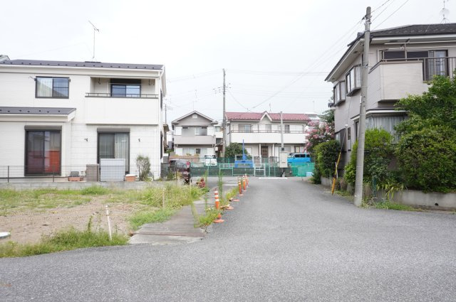 越谷市東町3丁目 新築分譲住宅の前面道路含む現地写真