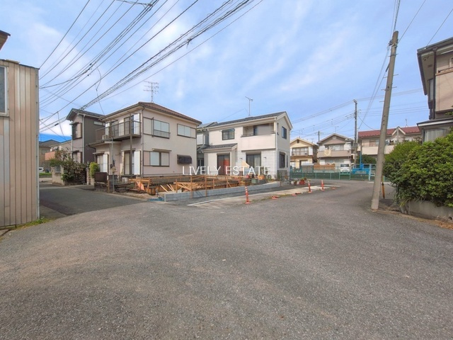 越谷市東町3丁目 新築分譲住宅の前面道路含む現地写真