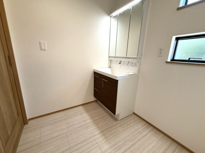 【独立洗面台】 | 【仲介手数料２７０万円が無料！】■太陽光発電＋蓄電池■住宅性能評価６項目で最高評価■ＺＥＨ水準