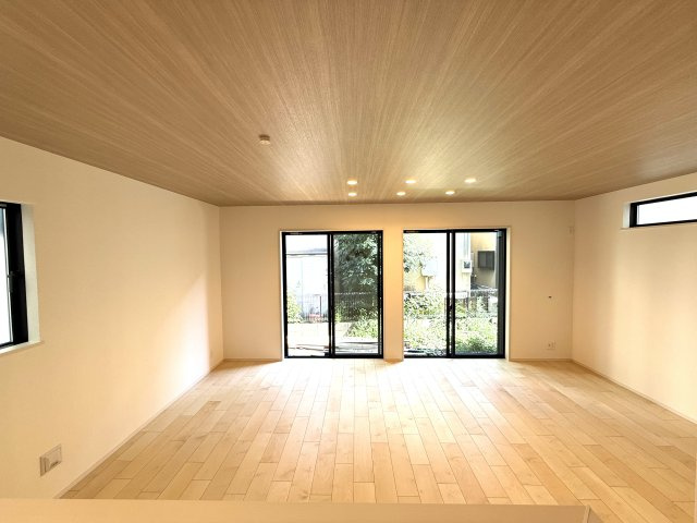 【居間・リビング】 | 【仲介手数料２７０万円が無料！】■太陽光発電＋蓄電池■住宅性能評価６項目で最高評価■ＺＥＨ水準