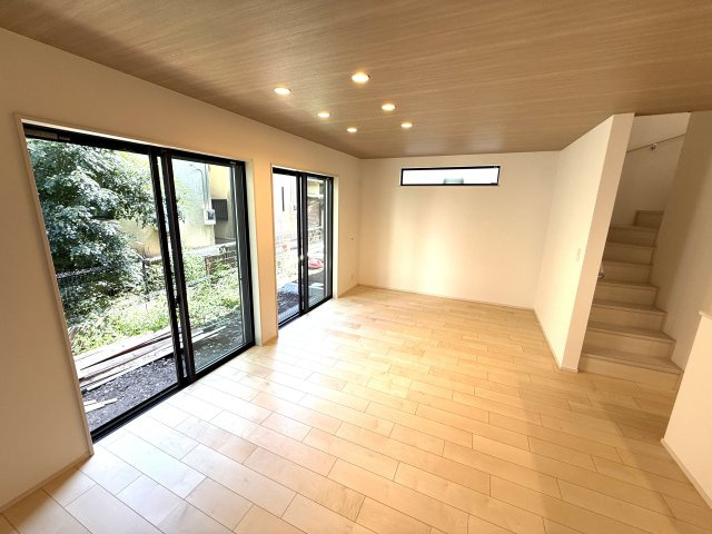 【居間・リビング】 | 【仲介手数料２７０万円が無料！】■太陽光発電＋蓄電池■住宅性能評価６項目で最高評価■ＺＥＨ水準