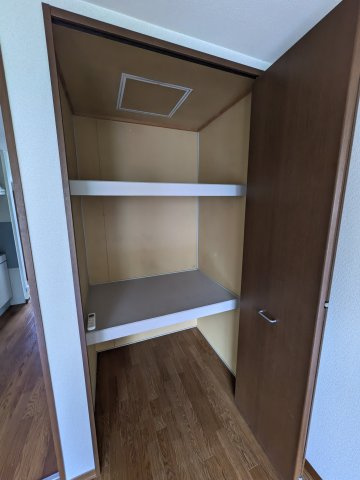 アルカディア宮崎台の収納|別号室参考写真（203号室）です。現況優先になります。