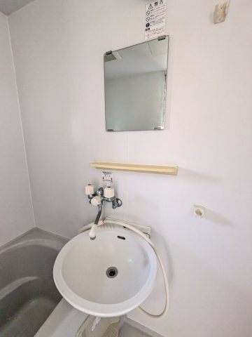 アルカディア宮崎台の洗面所|別号室参考写真（203号室）です。現況優先になります。