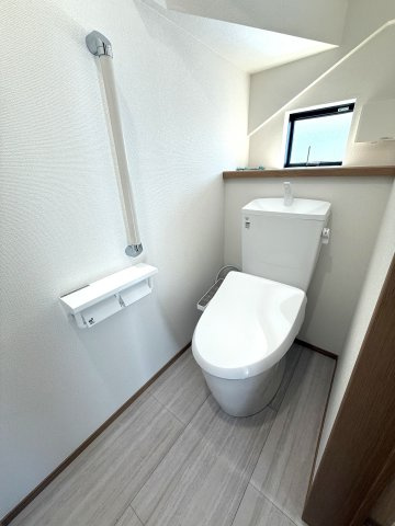 【トイレ】 | 【仲介手数料２７０万円が無料！】■太陽光発電＋蓄電池■住宅性能評価６項目で最高評価■ＺＥＨ水準