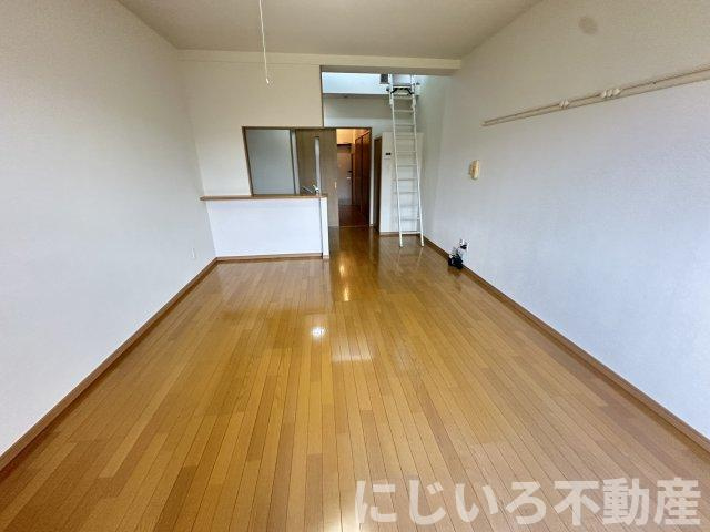 プレジデント日開野の居間・リビング