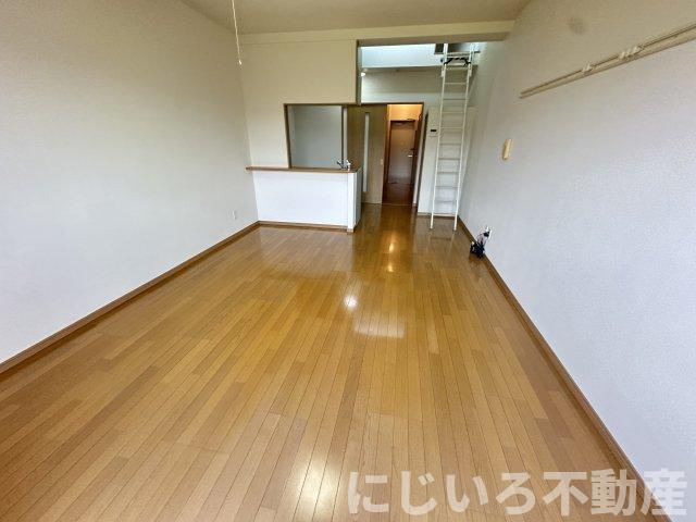 プレジデント日開野の居間・リビング