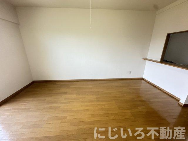 プレジデント日開野の居間・リビング