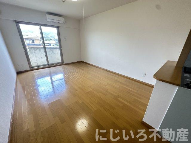 プレジデント日開野の居間・リビング