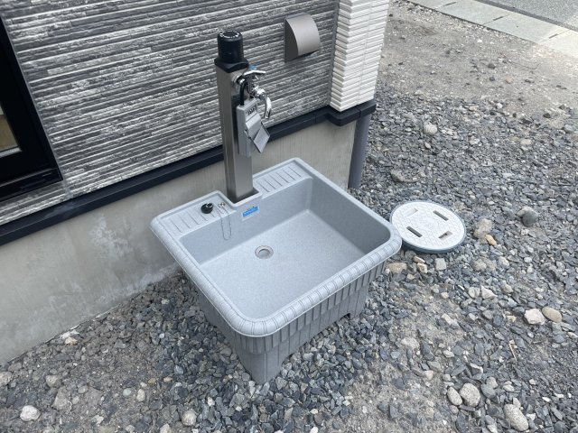【設備】 | 【新築分譲住宅　～ LIGARE　リガーレ～　】山形市五十鈴2丁目　1期2棟 | ホースを繋げて水撒きや車の洗浄、アウトドアでの使用が便利に行えます。防水設計で耐久性も高く、使用しない時は簡単に水を止められるので安心です。