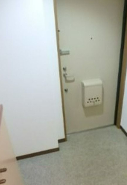 コモード寺山の玄関