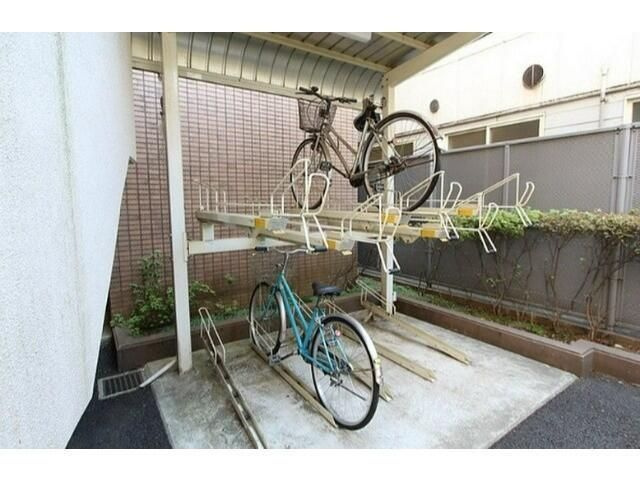 コモード寺山の駐車場|駐輪場

