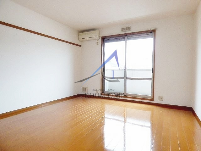 オモテ・ワタナベの居間・リビング|洋室のお部屋です。