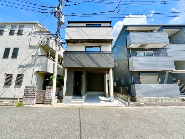 【仲介手数料無料】富士見市鶴馬2613番―新築分譲住宅―限定1棟の前面道路含む現地写真|機能、品質、安全性など、建築・環境に求められる基本的な要件はもちろん、暮らしへの提案をも含んだ全体的な質の高さを感じて頂ける筈です。是非一度、現地をご覧になってみてください。