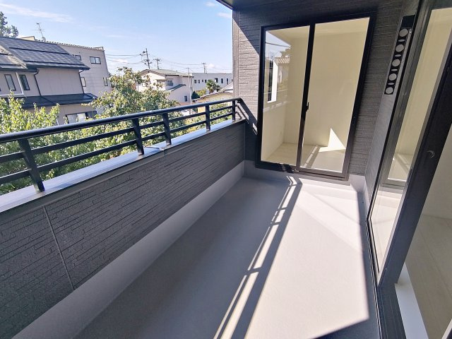 新築戸建・新築建売　郡山市台新一丁目　開成小・第一中のバルコニー|天候の急な変化にも柔軟に対応できる快適なインナーバルコニー！