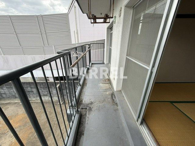 ガーデンハイツ箕面瀬川のバルコニー