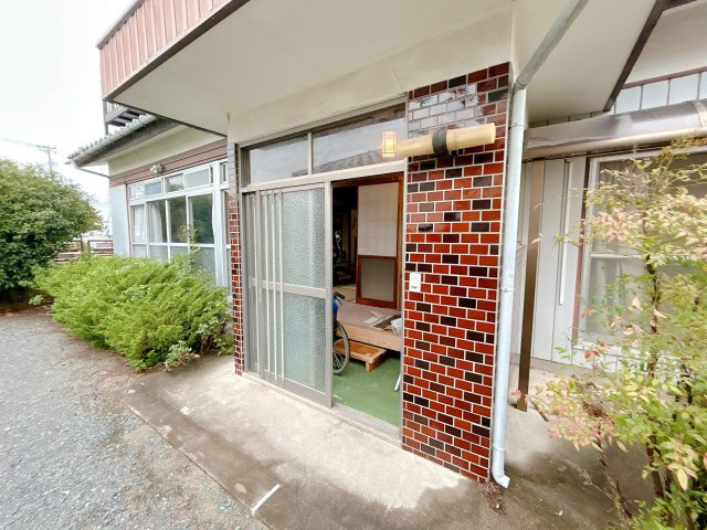 南相馬市原町区北町　中古住宅　6DK 陽当り良好　不動産プラスの玄関|【現況販売】玄関ドアです。