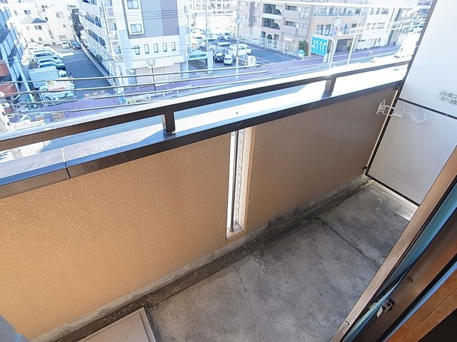 ニューコーワビルのバルコニー|南向きの明るいバルコニー